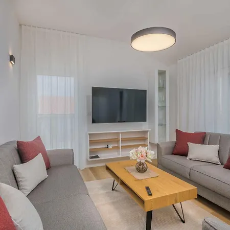 In - Insel Krk 53236 * Malinska